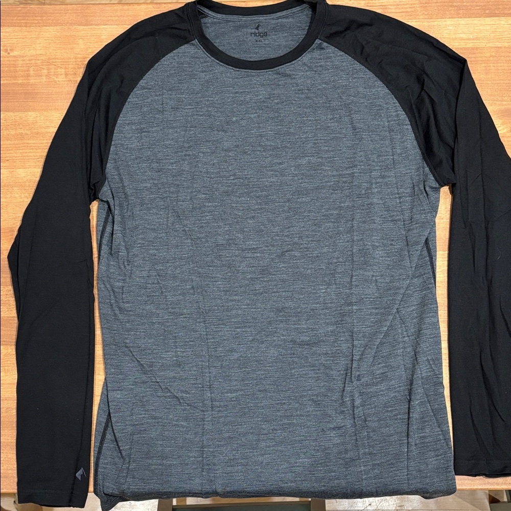Ridge Merino Aspect Men's Long-Sleeved Mid-weight base layer. Charcoal and Black